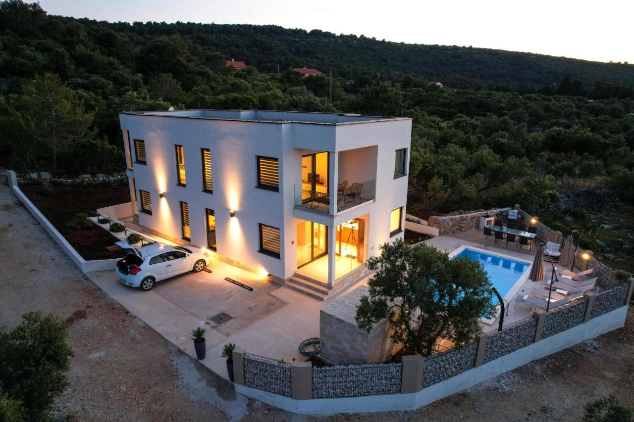 Luxury Mauro With Heated Pool